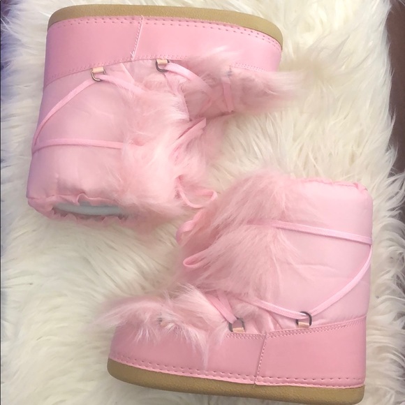 pink moon boots with fur